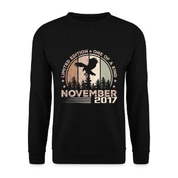 Incomparable depuis novembre 2017 7 Anniversaire - Sweat-shirt Unisexe - noir - Devant - Alina (178cm) & Michal (187cm)