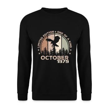 Unvergleichlich seit Oktober 1979 45 Jahre - Unisex Pullover - Schwarz - Vorne - Alina (178cm) & Michal (187cm)