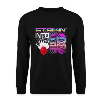 Striking Into 48 Bowling Bowler 48. Geburtstag - Unisex Pullover - Schwarz - Vorne - Alina (178cm) & Michal (187cm)