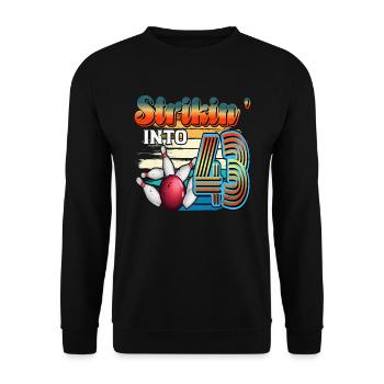 Strikin' Into 43 Bowling Bowler Feier Zum 43. - Unisex Pullover - Schwarz - Vorne - Alina (178cm) & Michal (187cm)