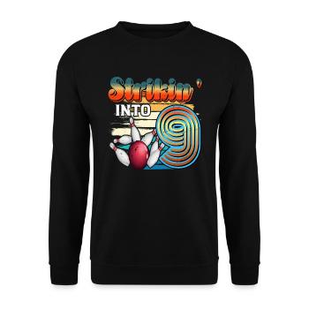 Strikin' Into 9 Bowling Bowler 9. Geburtstag - Unisex Pullover - Schwarz - Vorne - Alina (178cm) & Michal (187cm)