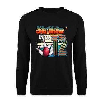 Strikin' Into 12 Bowling Bowler 12. Geburtstag - Unisex Pullover - Schwarz - Vorne - Alina (178cm) & Michal (187cm)