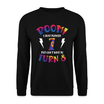 Boom Je viens d’avoir 7 ans mais j’ai hâte d’avoir 8 ans | - Sweat-shirt Unisexe - noir - Devant - Alina (178cm) & Michal (187cm)