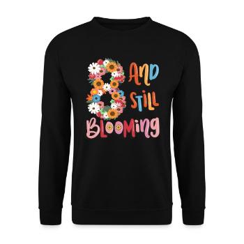 8 Und Immer Noch Blühende Mädchen Blumige 8. - Unisex Pullover - Schwarz - Vorne - Alina (178cm) & Michal (187cm)