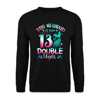 Cette sirène a maintenant 13 ans, à deux chiffres, - Sweat-shirt Unisexe - noir - Devant - Alina (178cm) & Michal (187cm)