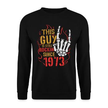 Dieser Kerl rockt seit 1973 Jahrgang Geburtstag - Unisex Pullover - Schwarz - Vorne - Alina (178cm) & Michal (187cm)