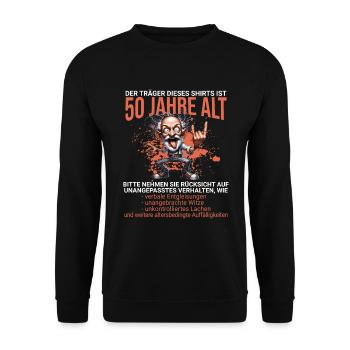 DER TRÄGER DIESES SHIRTS IST 50 JAHRE ALT - Unisex Pullover - Schwarz - Vorne - Alina (178cm) & Michal (187cm)
