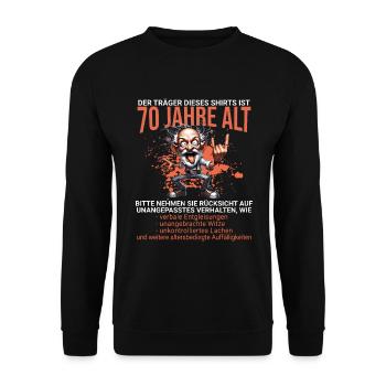 DER TRÄGER DIESES SHIRTS IST 70 JAHRE ALT - Unisex Pullover - Schwarz - Vorne - Alina (178cm) & Michal (187cm)