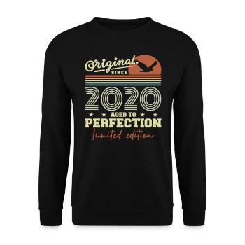 Original 2020 Retro 2020 Anniversary Gift - Unisex Sweatshirt - black - Front - Alina (178cm) & Michal (187cm)