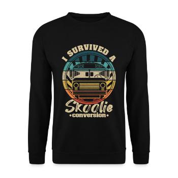 Camping Bus Spruch für einen Skoolie Tüftler - Unisex Pullover - Schwarz - Vorne - Alina (178cm) & Michal (187cm)