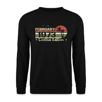 Februar-Vintage-Stimmung zum 51. Geburtstag, Jahrgang 1973 - Unisex Pullover - Schwarz - Vorne - Alina (178cm) & Michal (187cm)
