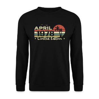 April Vintage 46th Anniversary Born 1978 Vibe - Unisex Sweatshirt - black - Front - Alina (178cm) & Michal (187cm)