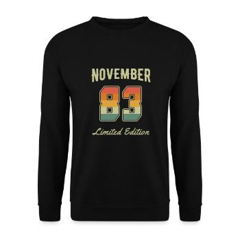 November 1983 Limited Edition - Unisex Pullover - Schwarz - Vorne - Alina (178cm) & Michal (187cm)