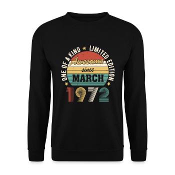 Awesome since March 1972 - Unisex Pullover - Schwarz - Vorne - Alina (178cm) & Michal (187cm)
