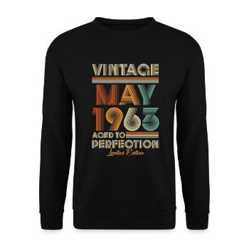 Vintage Aged To Perfection May 1963 - Unisex Sweatshirt - black - Front - Alina (178cm) & Michal (187cm)