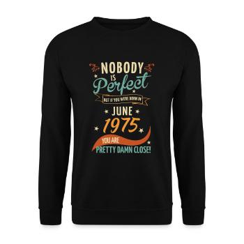 Personne n’est parfait né en juin 1975 - Sweat-shirt Unisexe - noir - Devant - Alina (178cm) & Michal (187cm)
