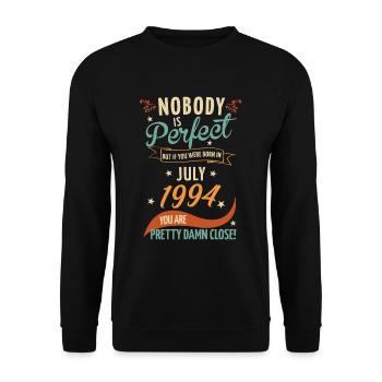 Personne n’est parfait né en juillet 1994 - Sweat-shirt Unisexe - noir - Devant - Alina (178cm) & Michal (187cm)