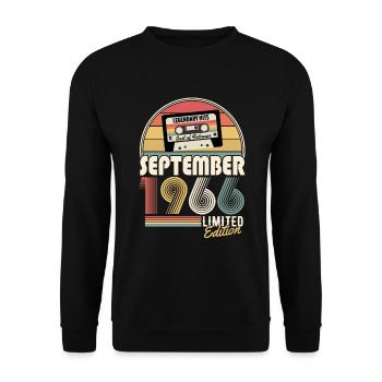 September 1966 Jahrgang Geburtstag Geschenk - Unisex Pullover - Schwarz - Vorne - Alina (178cm) & Michal (187cm)