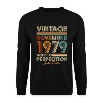 Vintage Aged To Perfection November 1979 - Unisex Sweatshirt - black - Front - Alina (178cm) & Michal (187cm)