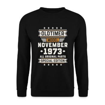 Oldtimer November 1973 Geburtstag Geschenk - Unisex Pullover - Schwarz - Vorne - Alina (178cm) & Michal (187cm)