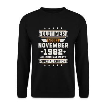 Classic Car November 1982 Birthday Gift - Unisex Sweatshirt - black - Front - Alina (178cm) & Michal (187cm)