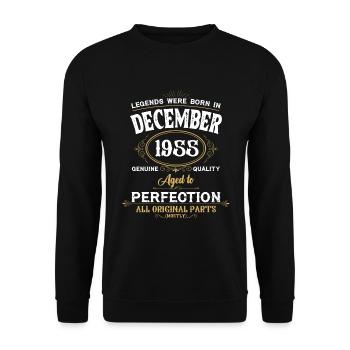 Jahrgang Dezember 1955 Geburtstag Geschenk - Unisex Pullover - Schwarz - Vorne - Alina (178cm) & Michal (187cm)