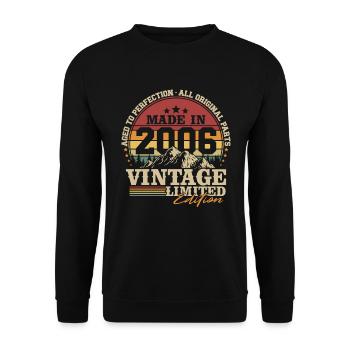 Made in 2006 Vintage Birthday Gift - Unisex Sweatshirt - black - Front - Alina (178cm) & Michal (187cm)