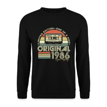 1986 geboren Jahrgang Geburtstag Retro - Unisex Pullover - Schwarz - Vorne - Alina (178cm) & Michal (187cm)