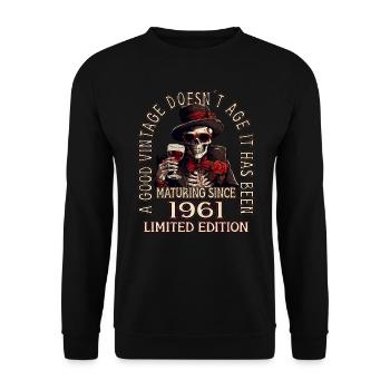 62nd Birthday 1961 '62 Good Vintage - Unisex Sweatshirt - black - Front - Alina (178cm) & Michal (187cm)