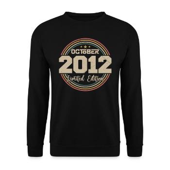 Born in October 2012 Retro Birthday October 2012 - Unisex Sweatshirt - black - Front - Alina (178cm) & Michal (187cm)
