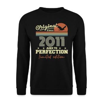 Original 2011 Birthday Gift 2011 Retro 2011 - Unisex Sweatshirt - black - Front - Alina (178cm) & Michal (187cm)
