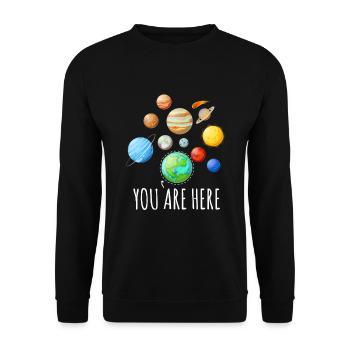 Vous êtes ici Planète Astronaute Espace - Sweat-shirt Unisexe - noir - Devant - Alina (178cm) & Michal (187cm)