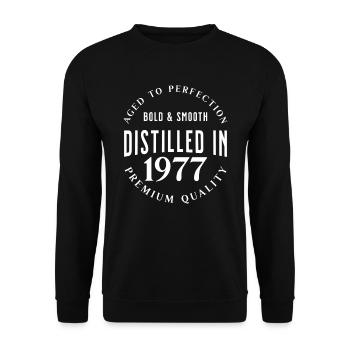 Distilled in 1977 Geburtstag Geschenkidee - Unisex Pullover - Schwarz - Vorne - Alina (178cm) & Michal (187cm)
