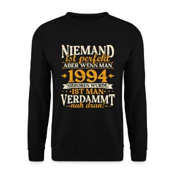 Jahrgang 1994 geboren Geburtstag Geburtstagsspruch - Unisex Pullover - Schwarz - Vorne - Alina (178cm) & Michal (187cm)