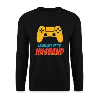 Cadeau de mariage Leveling up to Husband hommes - Sweat-shirt Unisexe - noir - Devant - Alina (178cm) & Michal (187cm)