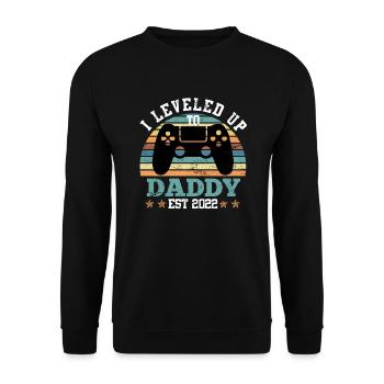 Vintage Papa 2022 Saying Leveled up to Daddy - Unisex Sweatshirt - black - Front - Alina (178cm) & Michal (187cm)