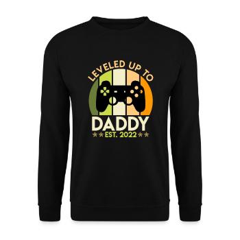 Leveled up to Daddy 2022 werdender Papa 2022 - Unisex Pullover - Schwarz - Vorne - Alina (178cm) & Michal (187cm)