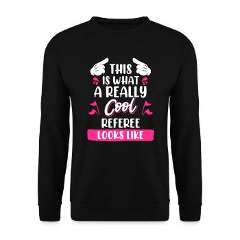 So sieht eine richtig coole Schiedsrichterin aus - Unisex Pullover - Schwarz - Vorne - Alina (178cm) & Michal (187cm)