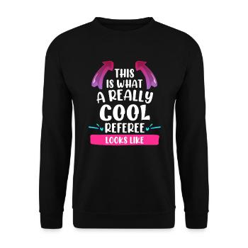 So sieht eine coole Schiedsrichterin aus - Unisex Pullover - Schwarz - Vorne - Alina (178cm) & Michal (187cm)