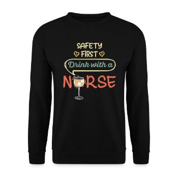 Safety First Drink avec Funny Nurse - Sweat-shirt Unisexe - noir - Devant - Alina (178cm) & Michal (187cm)