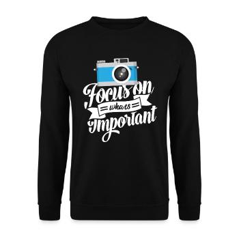 Photographer gift I photography camera - Unisex Sweatshirt - black - Front - Alina (178cm) & Michal (187cm)