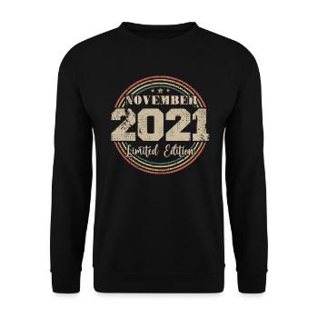 Cadeau D'anniversaire, Vintage Né En Novembre 2021 - Sweat-shirt Unisexe - noir - Devant - Alina (178cm) & Michal (187cm)