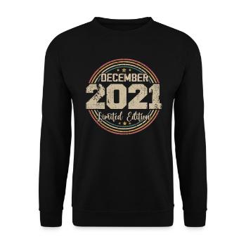 Die Legenden wurden im Dezember 2021 - 2021 geboren - Unisex Pullover - Schwarz - Vorne - Alina (178cm) & Michal (187cm)
