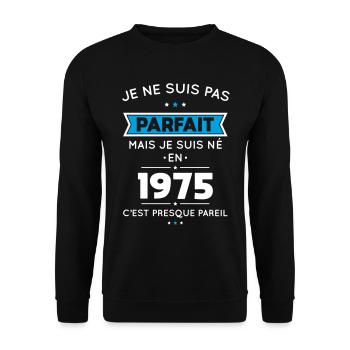 50. Geburtstag - Nicht perfekt, aber 1975 geboren - Unisex Pullover - Schwarz - Vorne - Alina (178cm) & Michal (187cm)