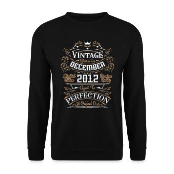 Vintage Dezember 2012, Retro Geburtstagsgeschenk - Unisex Pullover - Schwarz - Vorne - Alina (178cm) & Michal (187cm)