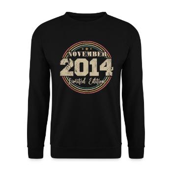 Cadeau D'anniversaire, Vintage Né En Novembre 2014 - Sweat-shirt Unisexe - noir - Devant - Alina (178cm) & Michal (187cm)