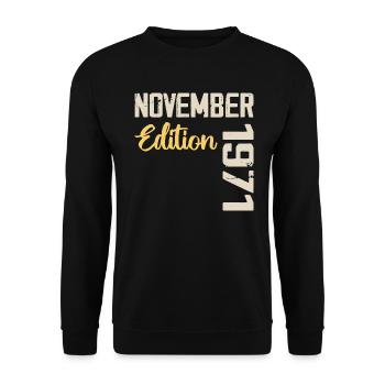 Born in November 1971 - Edition 1971 - Unisex Sweatshirt - black - Front - Alina (178cm) & Michal (187cm)