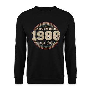 Cadeau D'anniversaire, Vintage Né En Novembre 1988 - Sweat-shirt Unisexe - noir - Devant - Alina (178cm) & Michal (187cm)