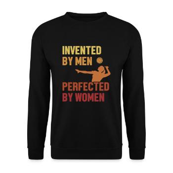 Invented by Men Perfected by Women Team Player - Unisex Sweatshirt - black - Front - Alina (178cm) & Michal (187cm)