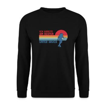Ich Arbeite Am Besten Unter Druck Taucherflossen - Unisex Pullover - Schwarz - Vorne - Alina (178cm) & Michal (187cm)